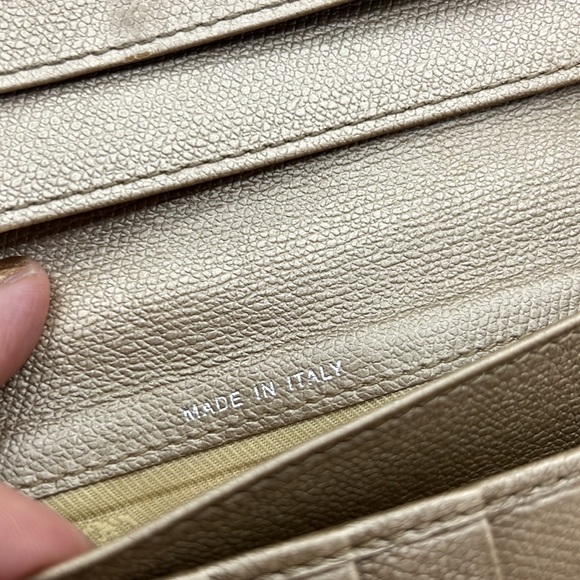 Gorgeous Vintage Chanel wallet light pink/ cream color with silver chain - Picture 15 of 16